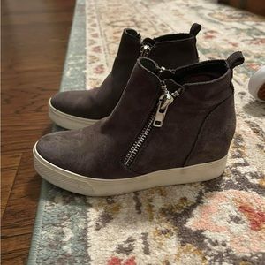Steve Madden grey suede wedgie size 6.5. Great condition